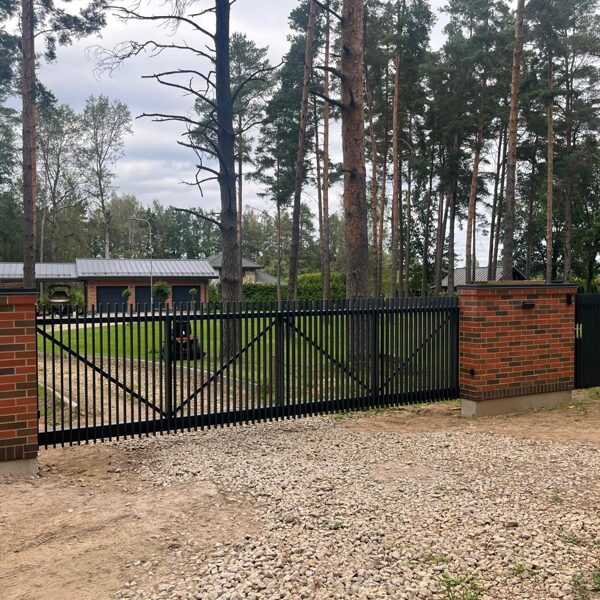 Bīdāmie vārti Sajos & Portress