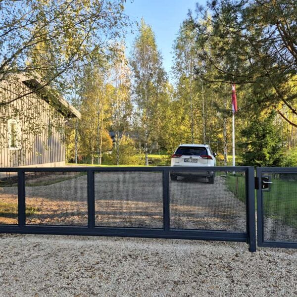 Bīdāmie vārti Sajos & Portress